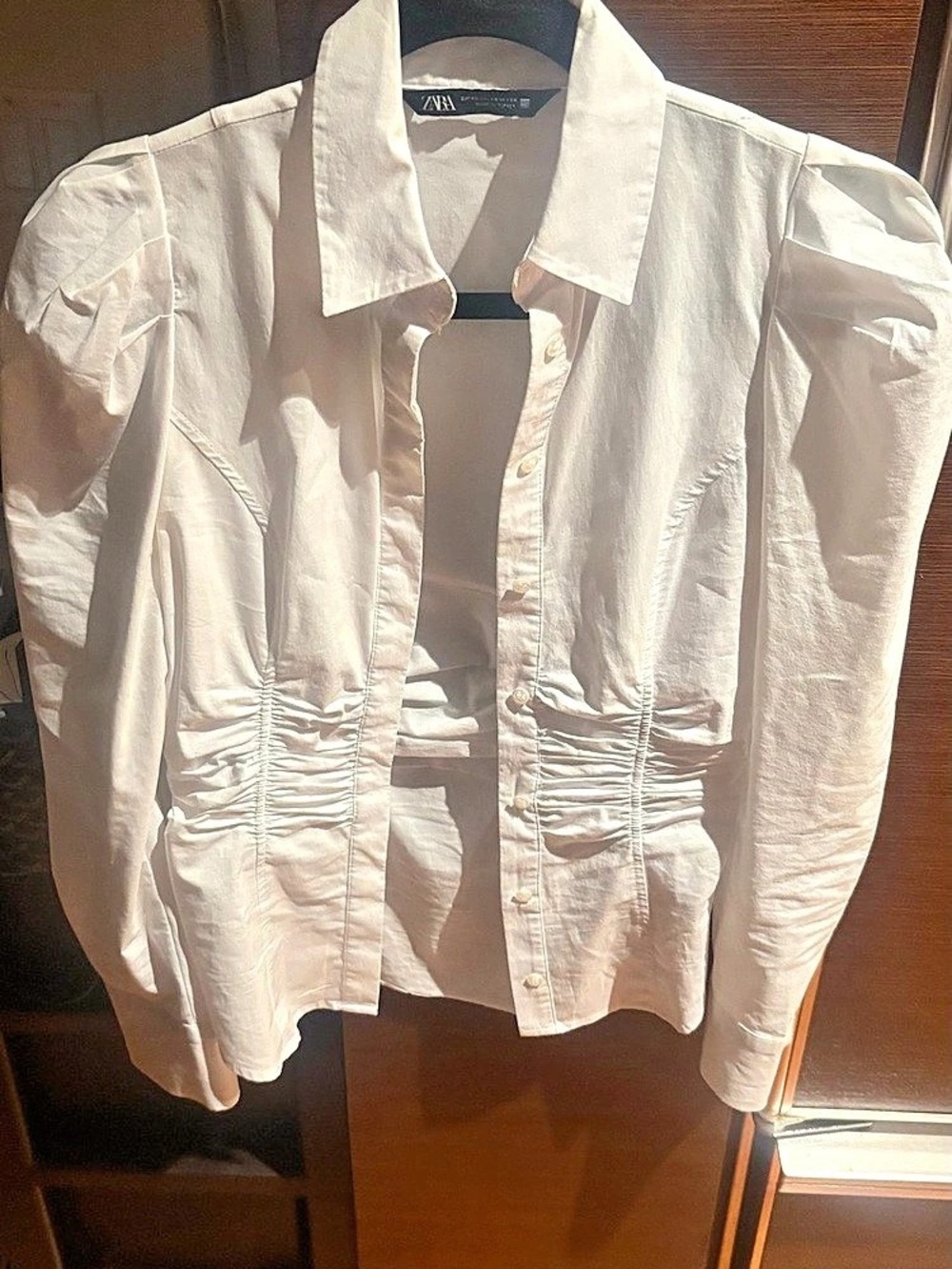 Zara White Ruched Waist Button Down Like New never worn but took the tags off pu